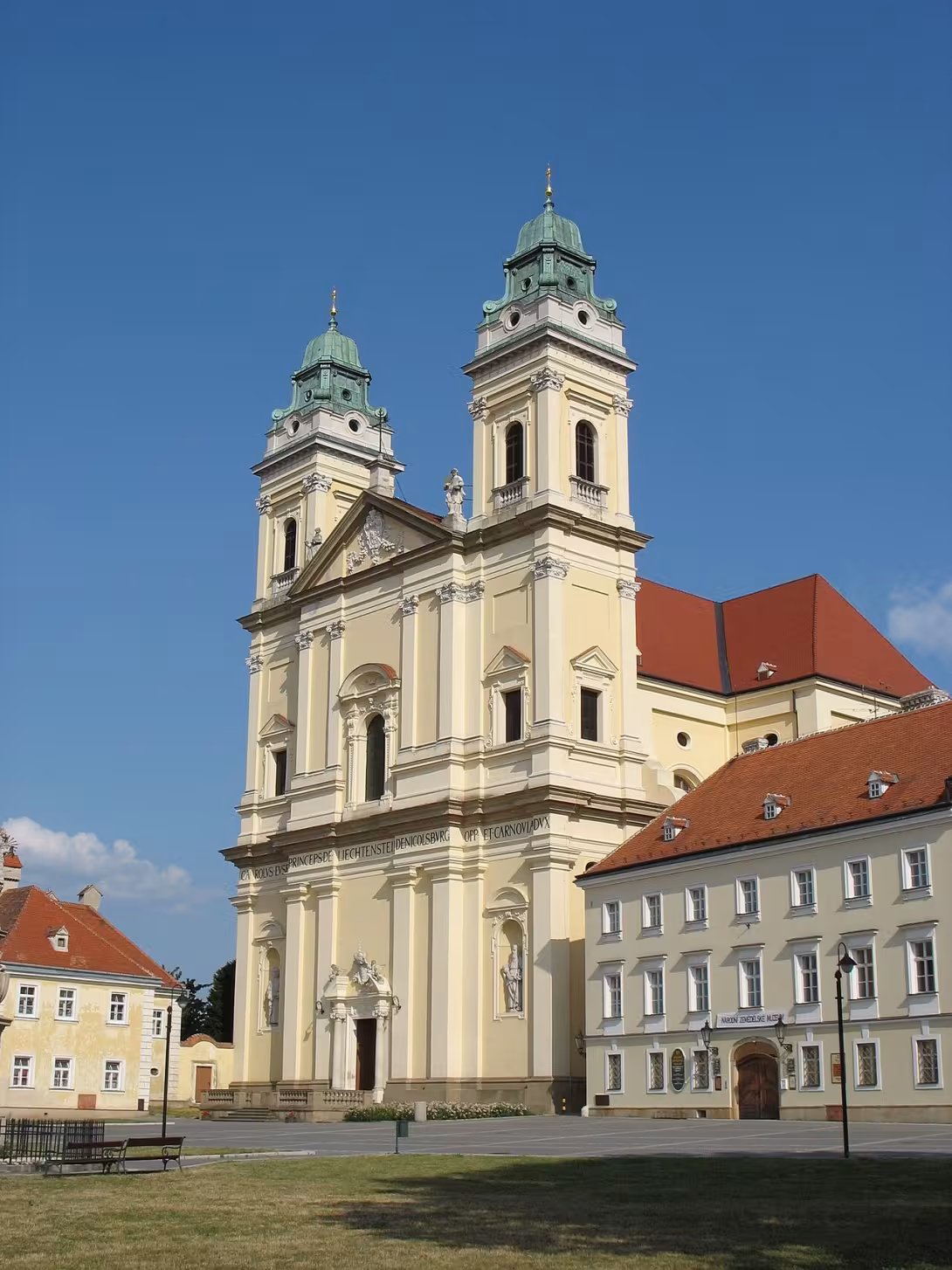 Dnešní pohled – kostel Nanebevzetí Panny Marie ve Valticích