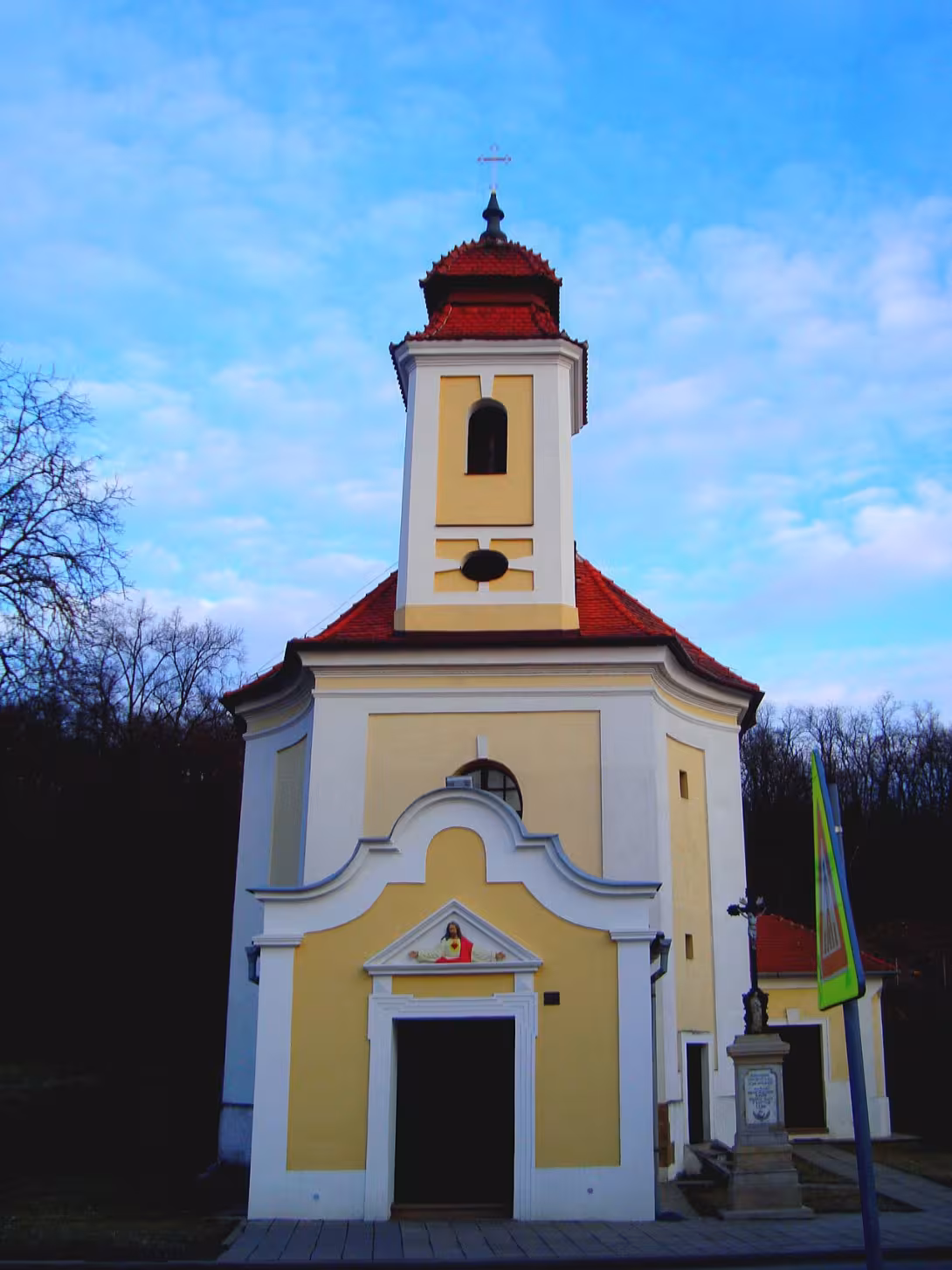 Dnešní pohled – kostel Narození Panny Marie (Neslovice)