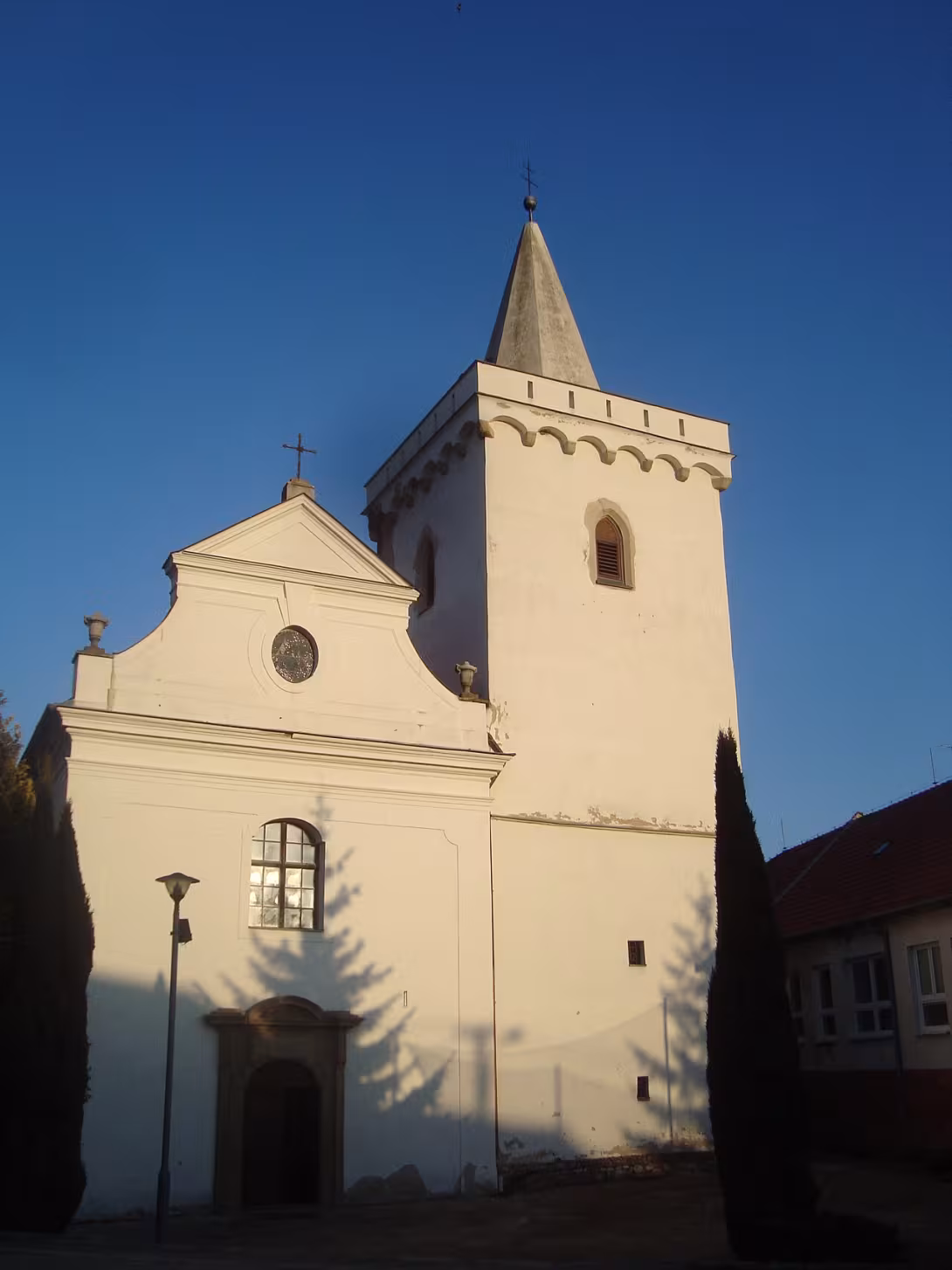 Dnešní pohled – kostel Navštívení Panny Marie (Pravlov)