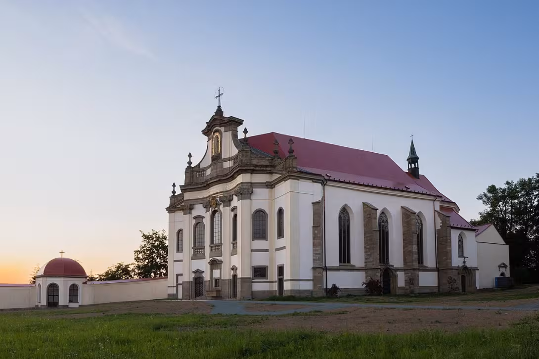 Dnešní pohled – kostel Nejsvětější Trojice (Rychnov nad Kněžnou)