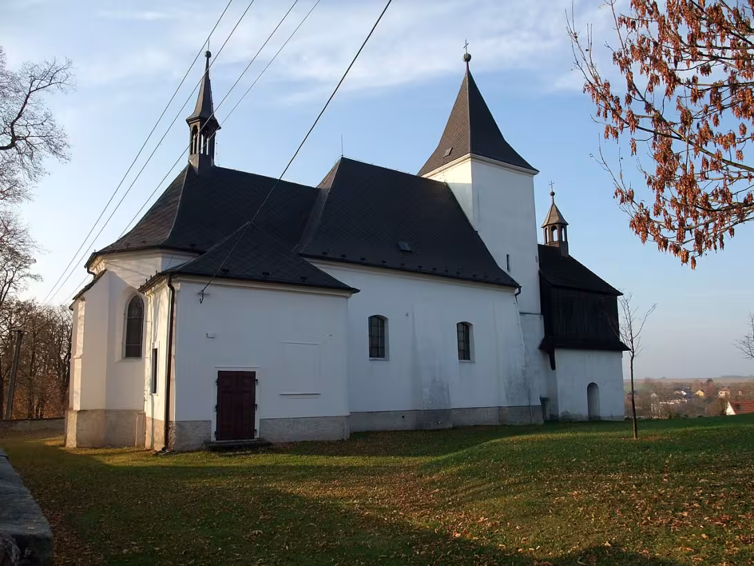 Dnešní pohled – kostel Nejsvětější Trojice (Jenišovice)