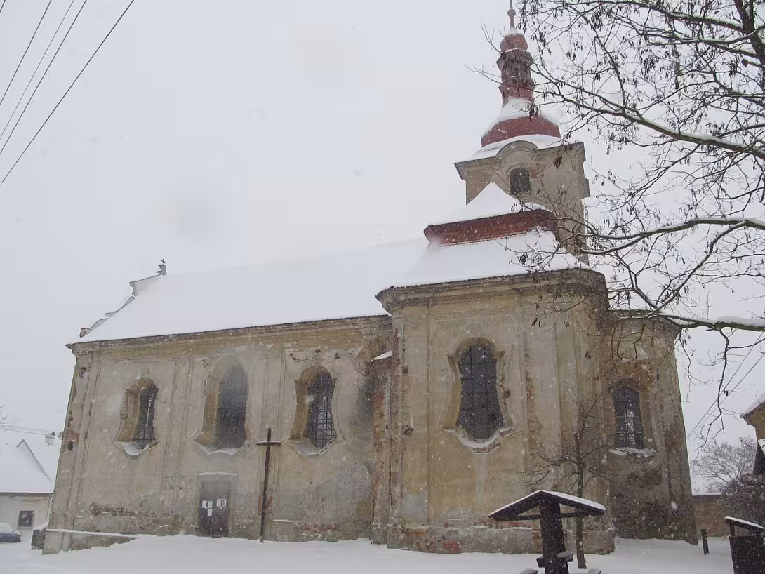 Dnešní pohled – kostel Nejsvětější Trojice (Jezná)
