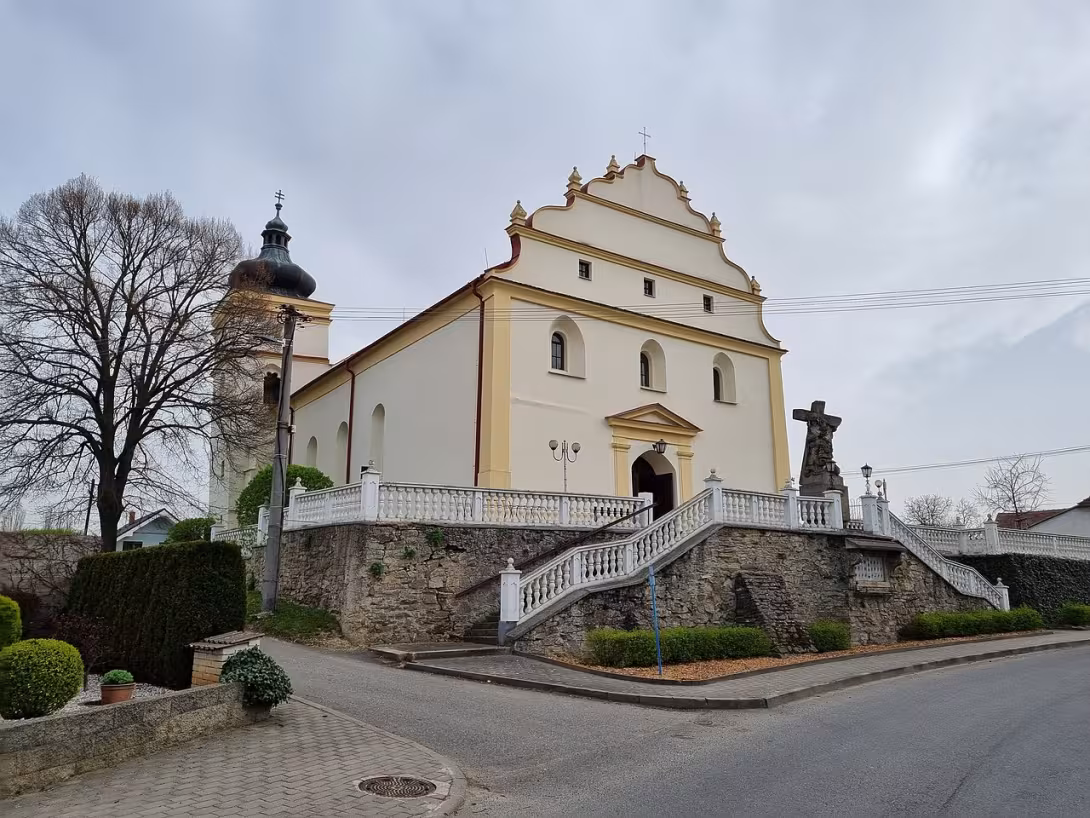 Dnešní pohled – kostel Nejsvětější Trojice (Horní Dunajovice)