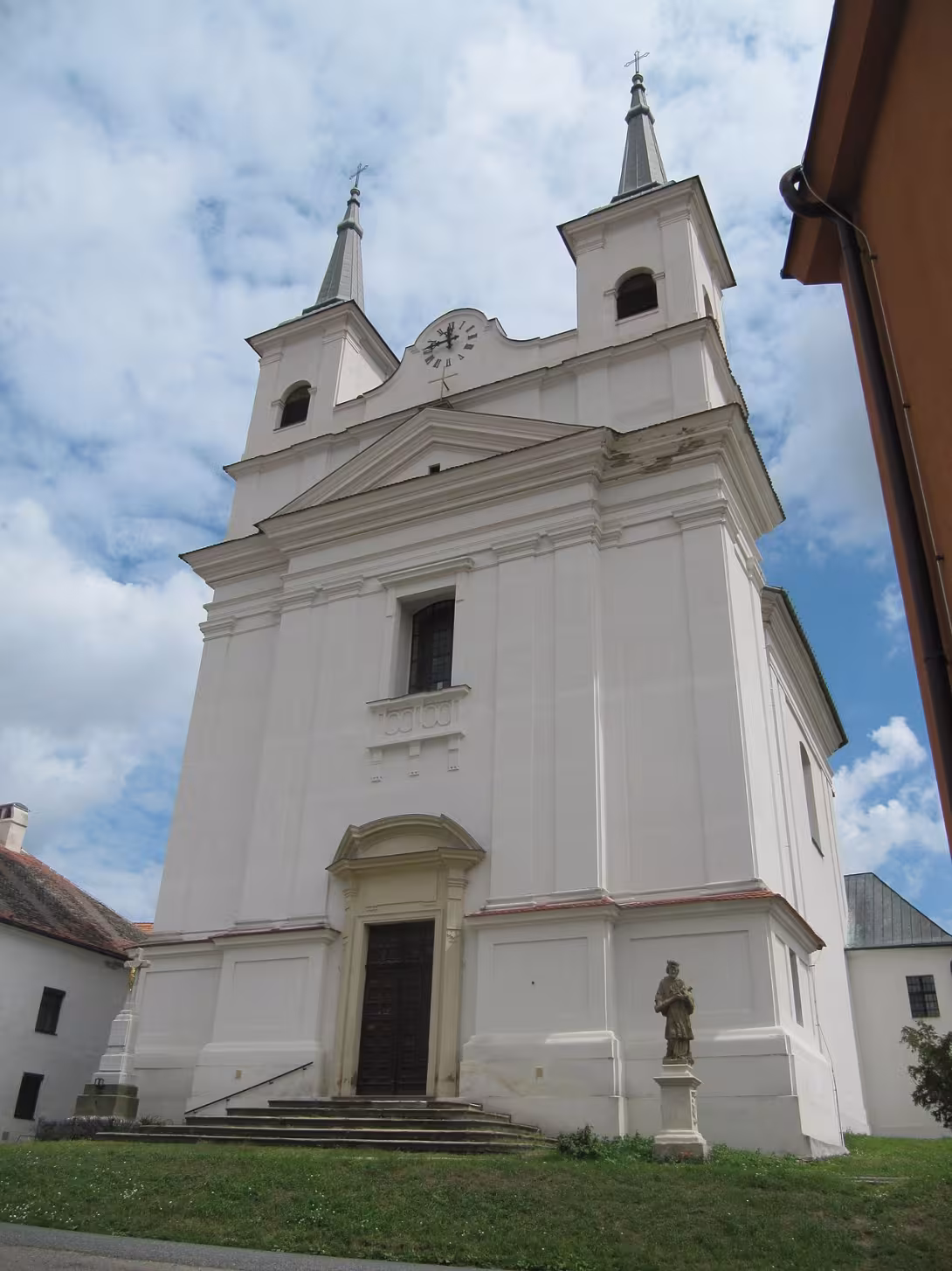 Dnešní pohled – kostel Nejsvětější Trojice (Drnholec)