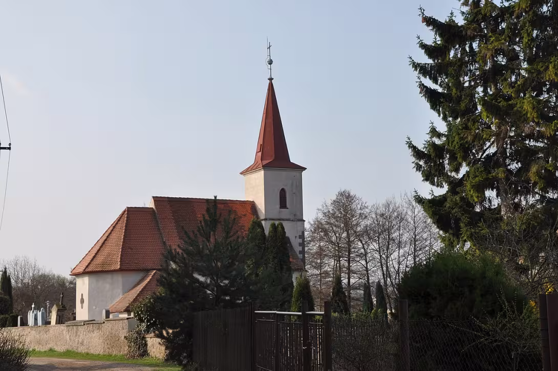Dnešní pohled – kostel Nejsvětější Trojice (Pouchobrady)