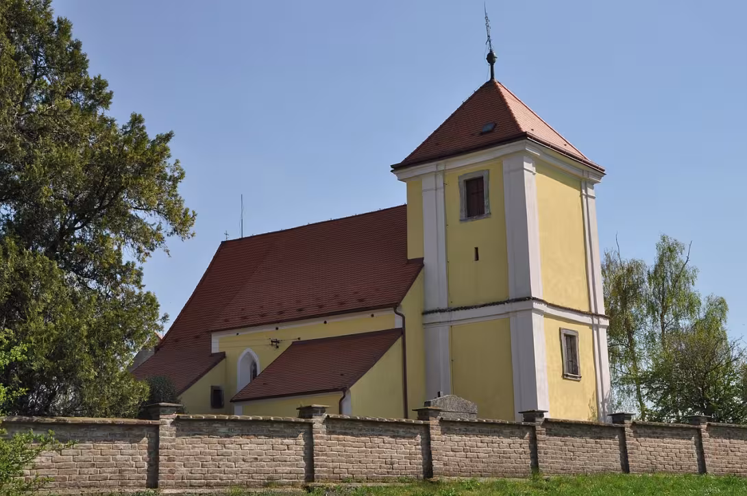 Dnešní pohled – kostel Povýšení svatého Kříže (Honbice)