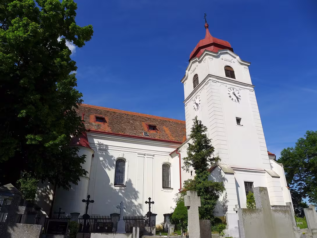 Dnešní pohled – kostel Povýšení svatého Kříže (Trstěnice)