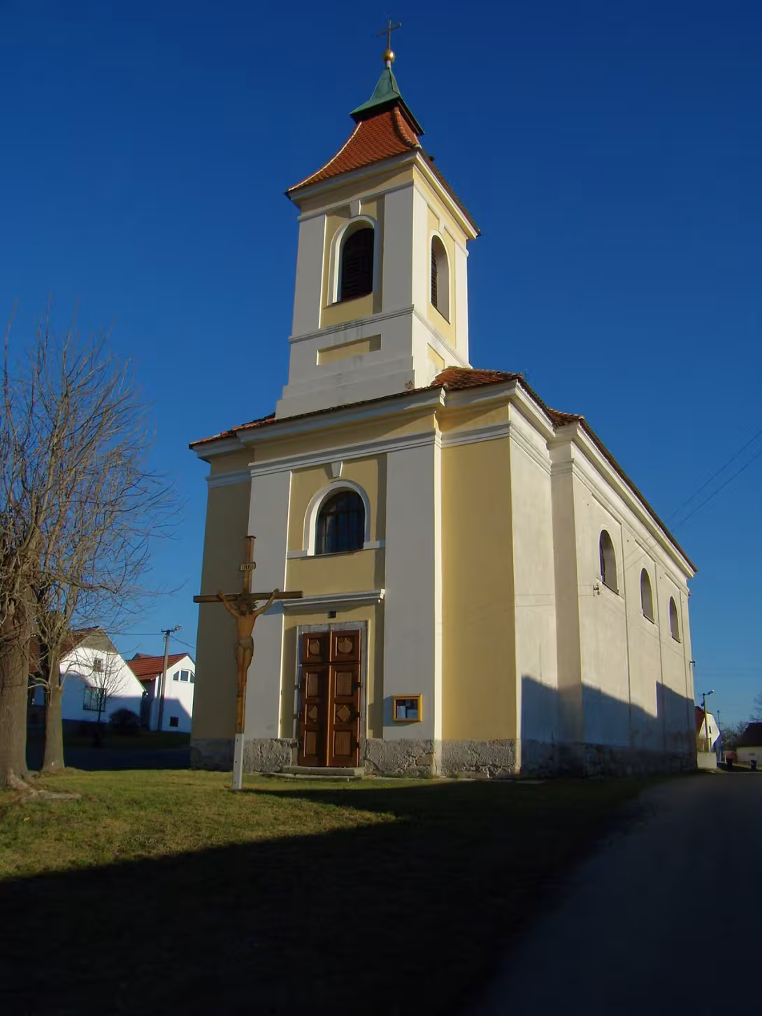 Dnešní pohled – kostel Povýšení svatého Kříže (Chotíkov)