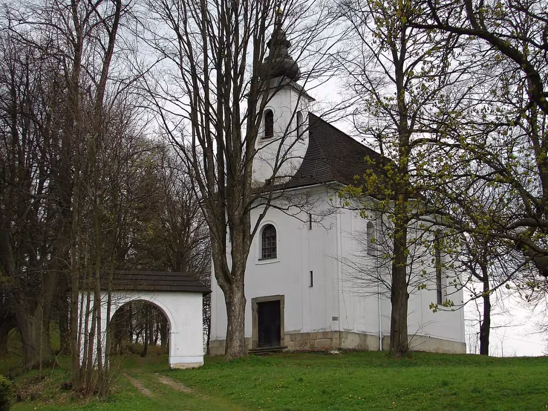 Dzisiejszy widok – kostel Povýšení svatého Kříže (Moravský Beroun)