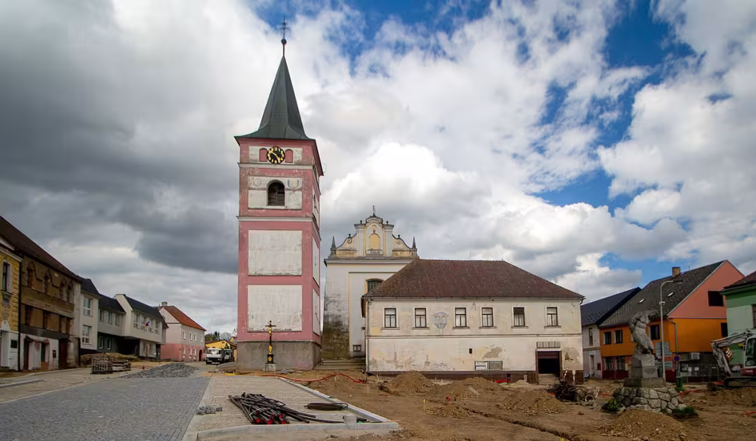 Dnešní pohled – kostel Povýšení svatého Kříže v Černovicích