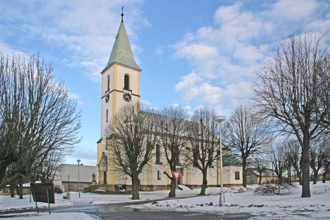 Dnešní pohled – kostel Svatého Jakuba Staršího (Stračov)