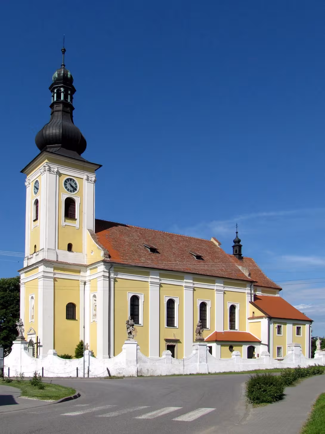 Dzisiejszy widok – kostel Všech svatých (Milotice)
