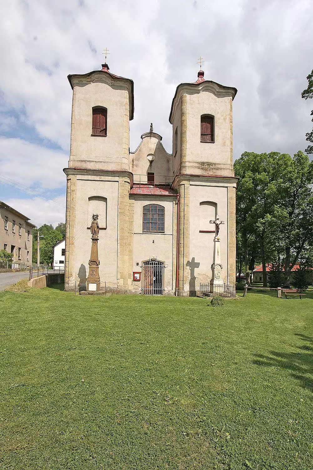 Dnešní pohled – kostel Všech svatých (Bělá nad Svitavou)
