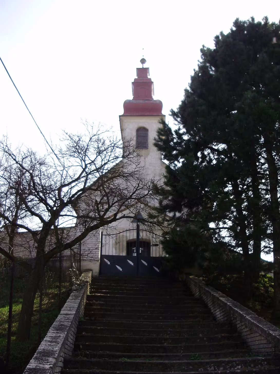 Dnešní pohled – kostel Všech svatých (Staré Hvězdlice)