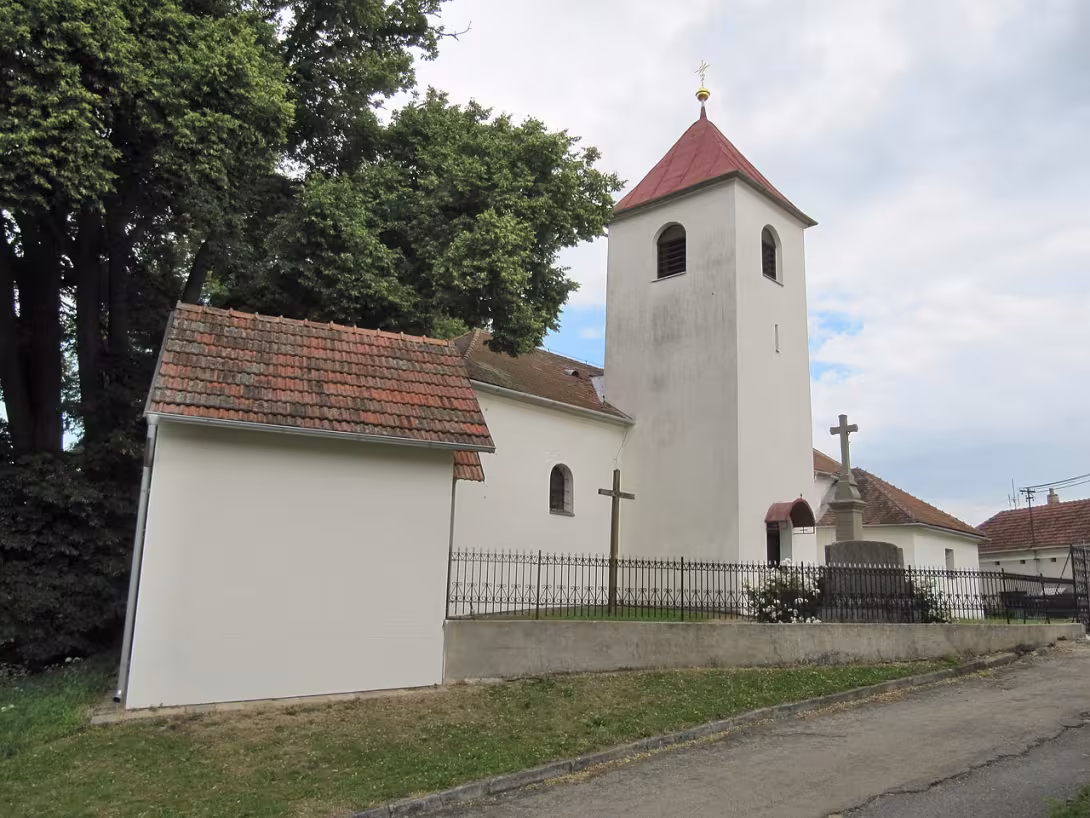 Dnešní pohled – kostel Všech svatých (Dobročkovice)