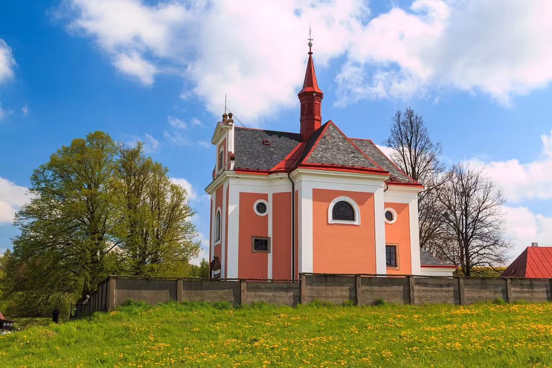 Dnešní pohled – kostel svaté Anny (Pustá Kamenice)