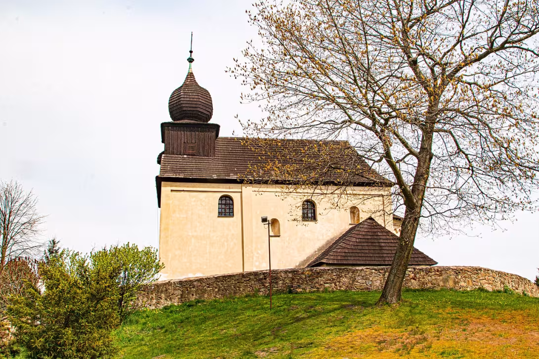 Dnešní pohled – kostel svaté Maří Magdalény (Řečany nad Labem)