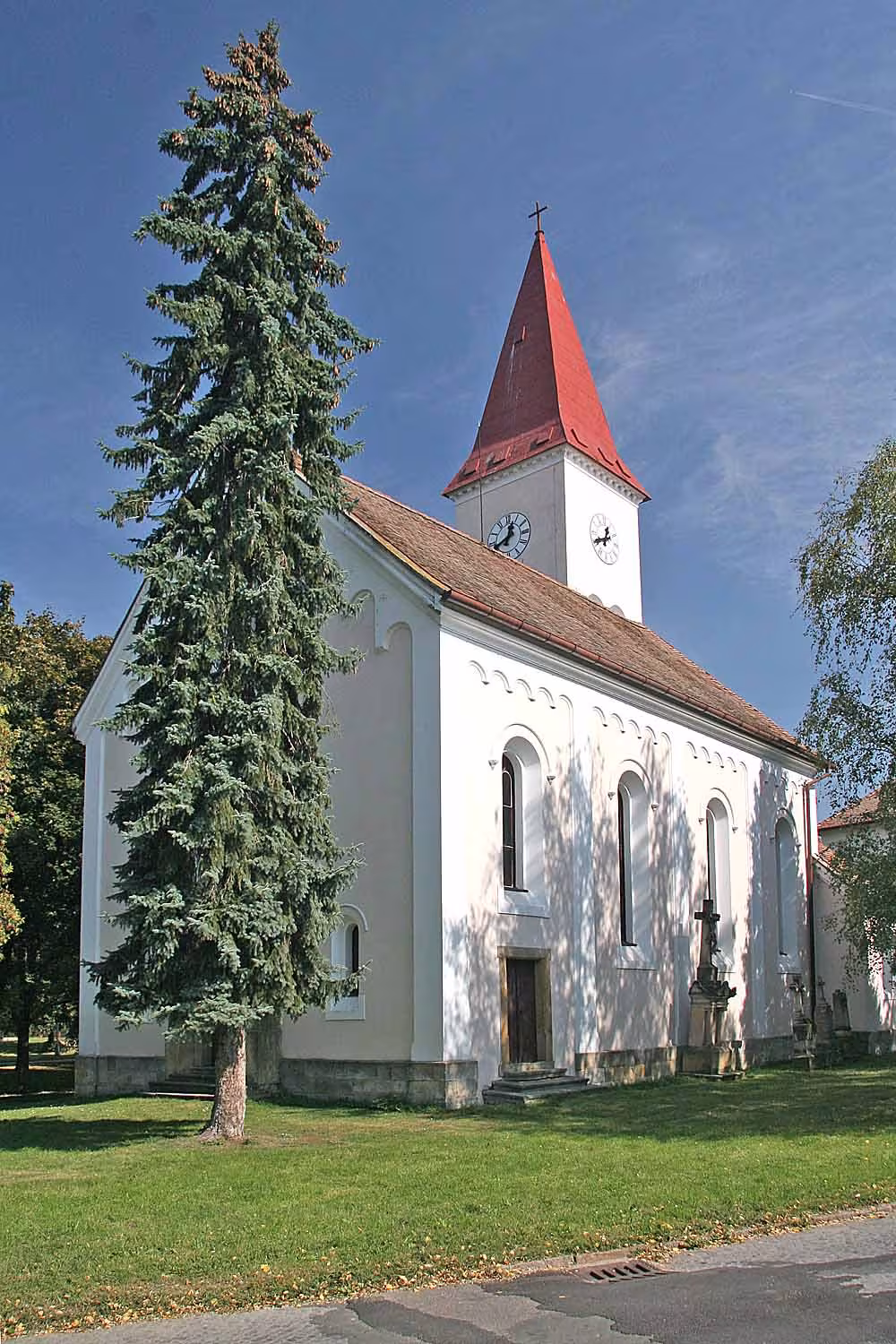 Dnešní pohled – kostel svaté Máří Magdaleny (Nepolisy)