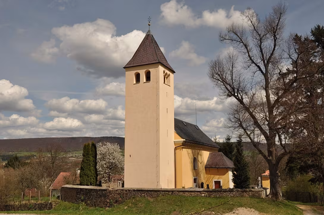 Dnešní pohled – kostel svaté Máří Magdalény (Pařížov)