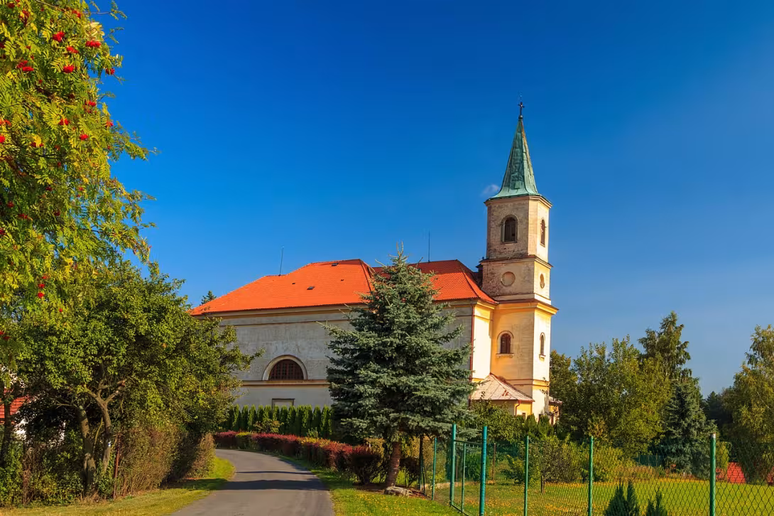 Dnešní pohled – kostel svaté Máří Magdalény (Včelákov)
