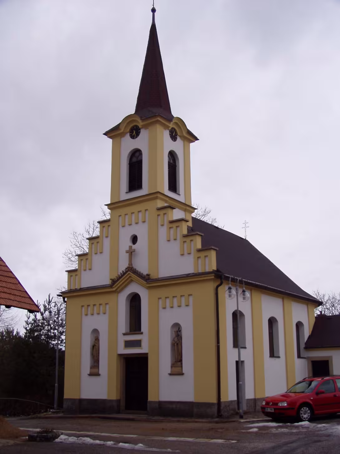 Dnešní pohled – kostel svaté Rodiny (Nahořany)