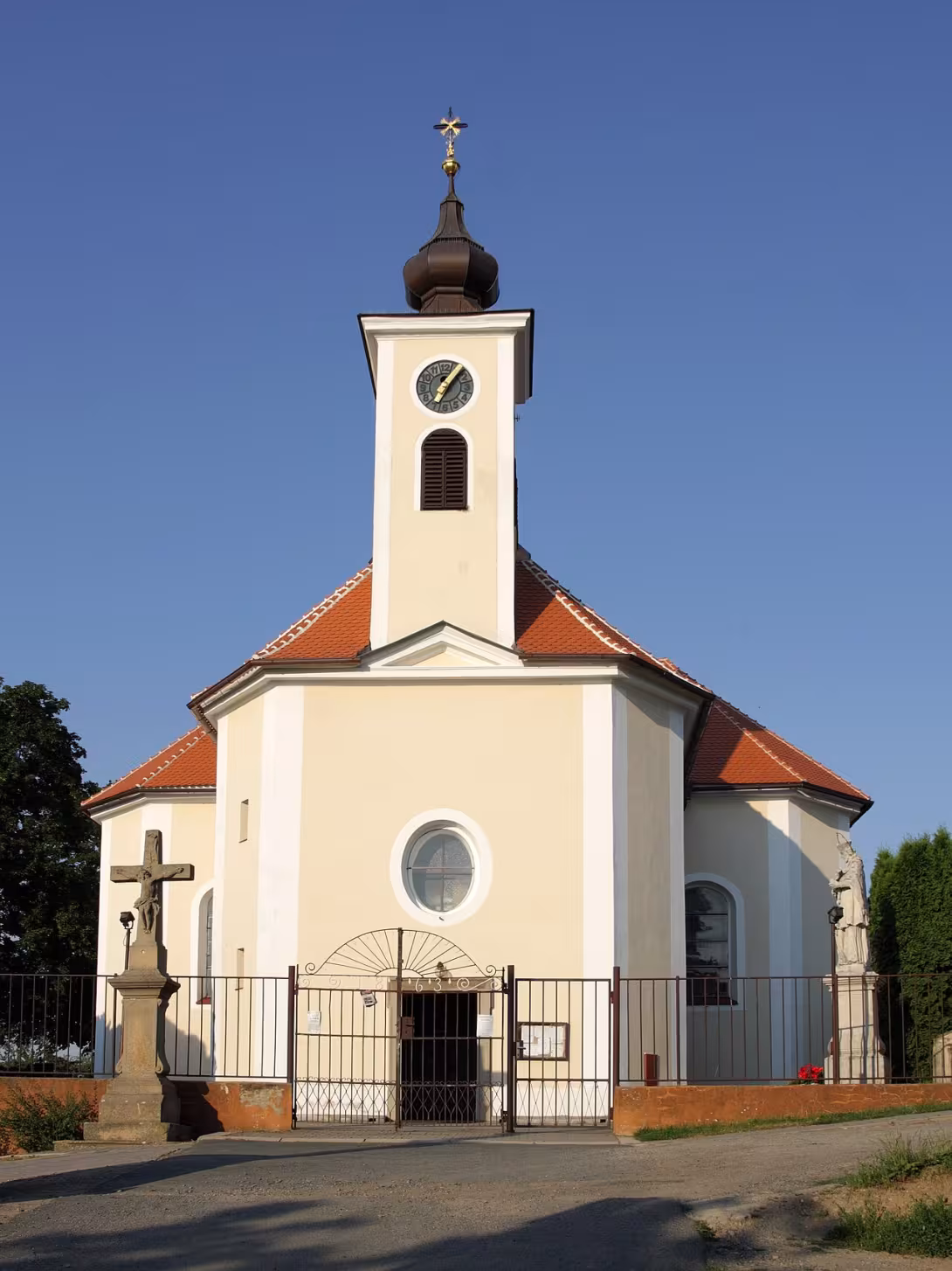 Dnešní pohled – kostel svatého Augustina (Syrovice)