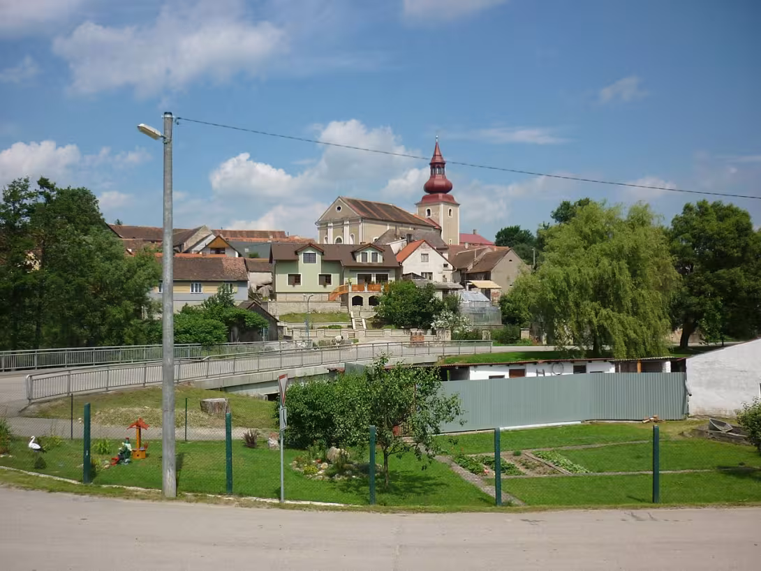 Dnešní pohled – kostel svatého Bartoloměje (Radkov)