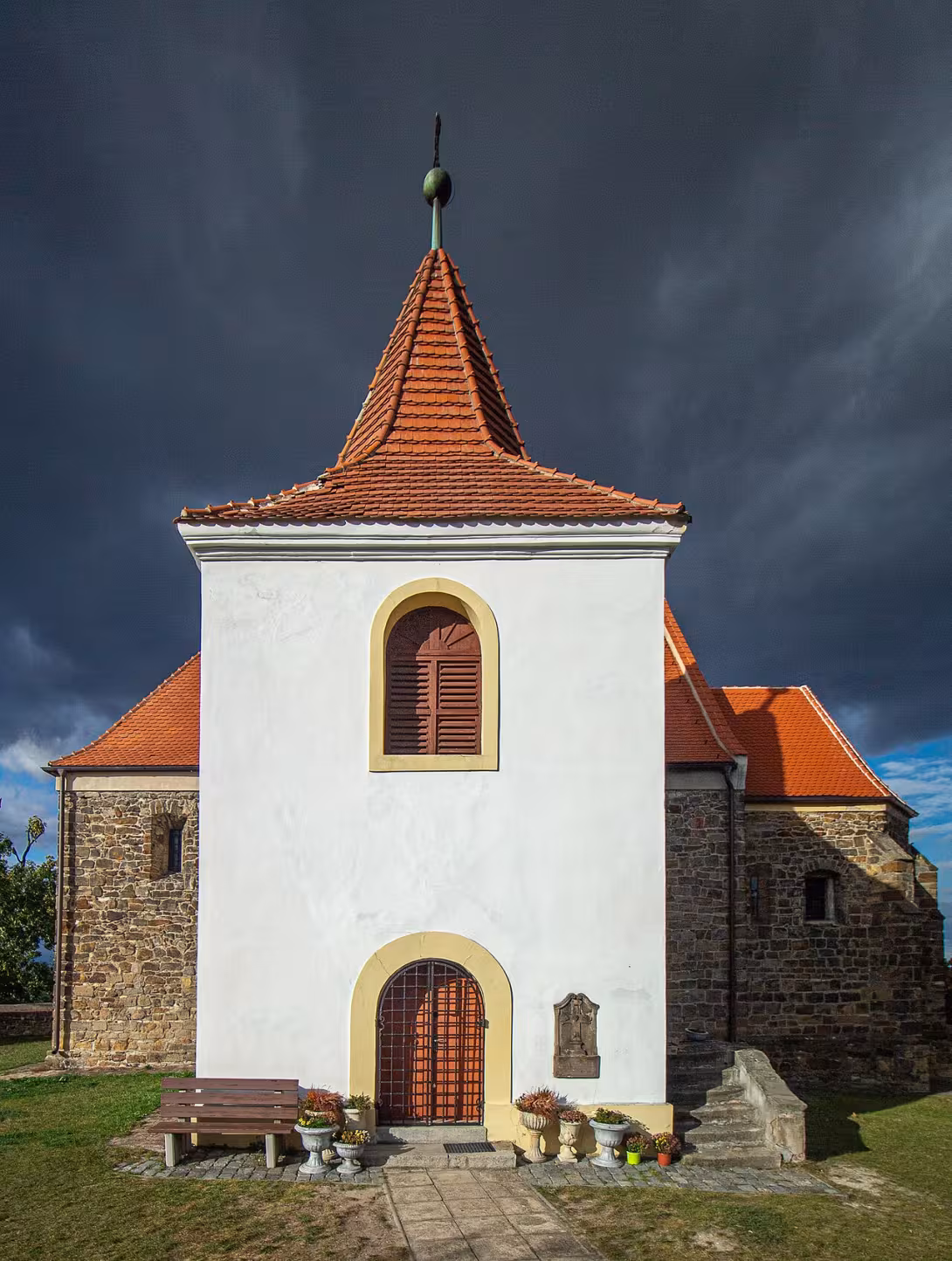 Dnešní pohled – kostel svatého Bartoloměje v Mochově