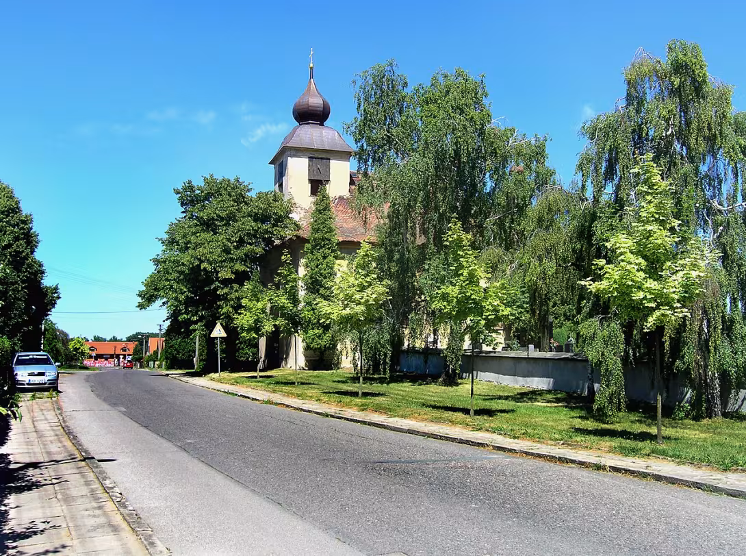 Dnešní pohled – kostel svatého Jana Nepomuckého (Lány na Důlku)