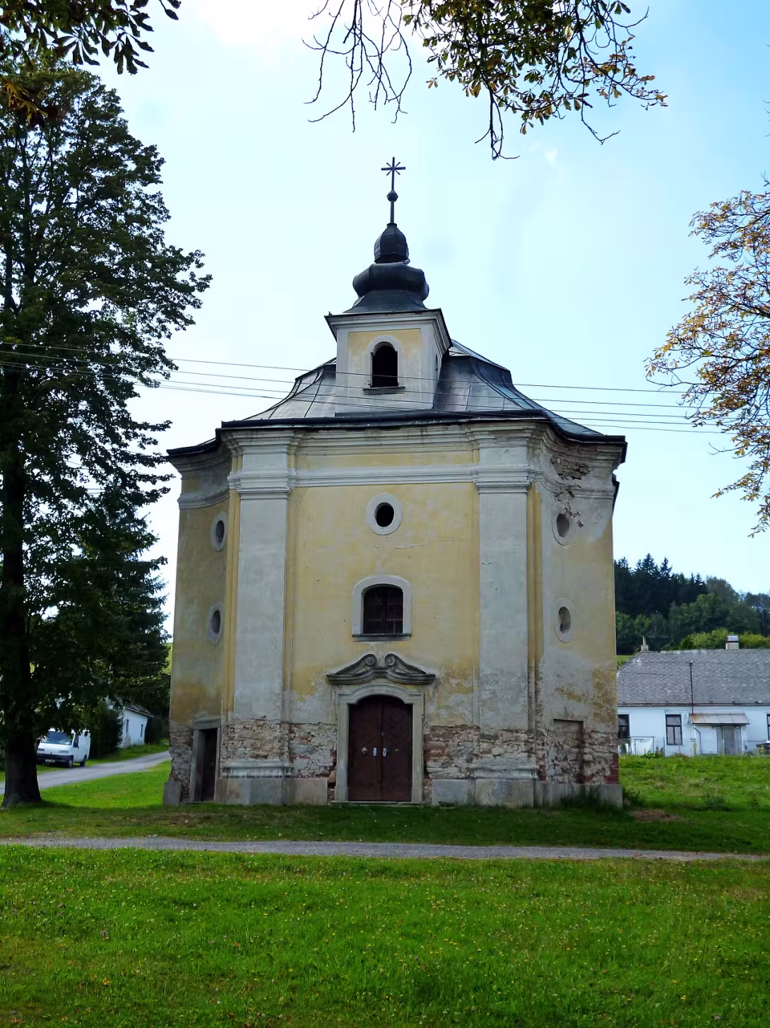 Dnešní pohled – kostel svatého Josefa (Mirošov)