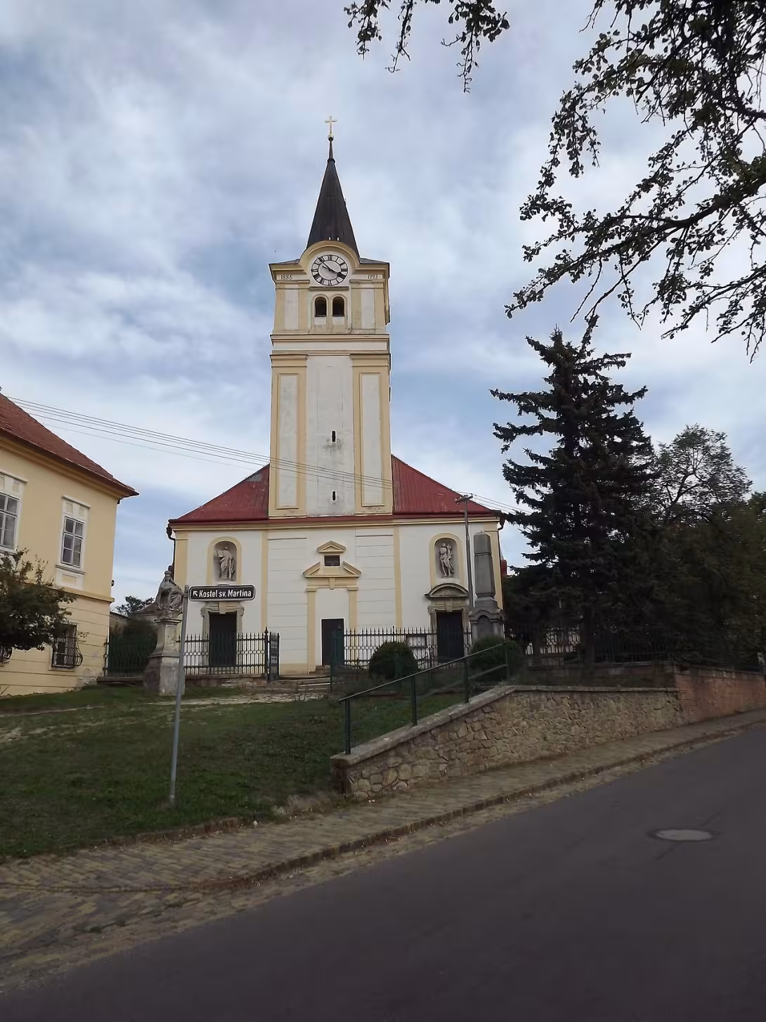 Dnešní pohled – kostel svatého Martina (Šatov)