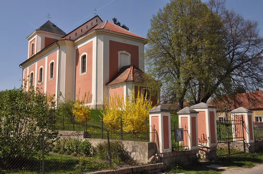 Dnešní pohled – kostel svatého Michaela (Trojovice)