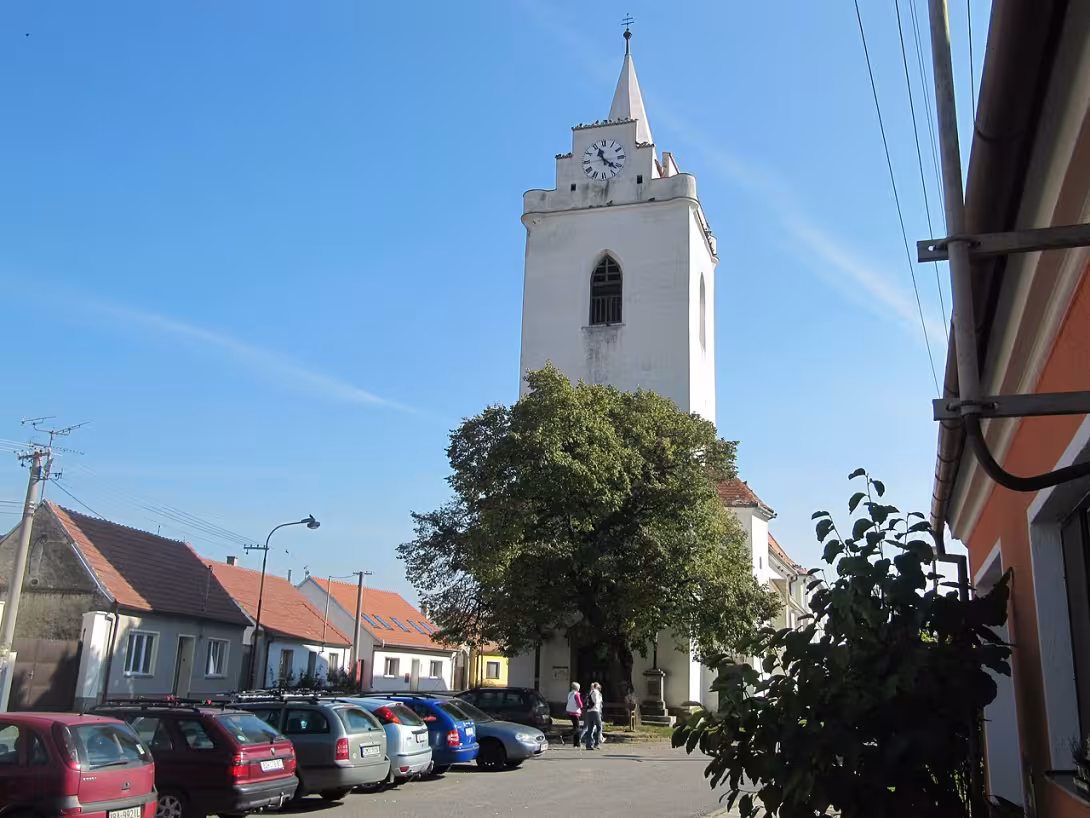 Dnešní pohled – kostel svatého Michaela archanděla (Dolní Věstonice)