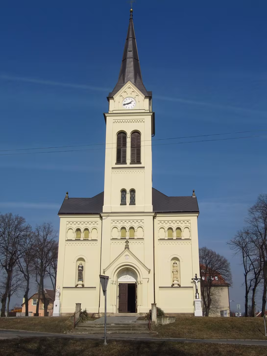 Dzisiejszy widok – kostel svatého Mikuláše v Šaraticích