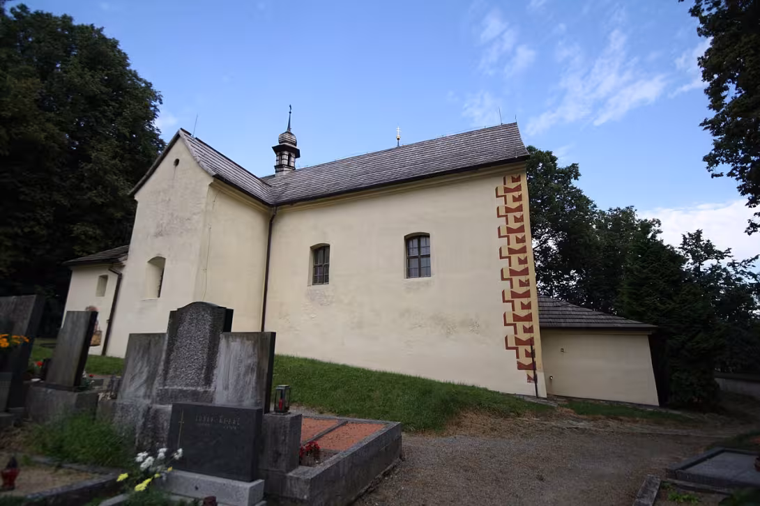 Dnešný pohľad – kostel svatého Petra a Pavla (Jinošov)