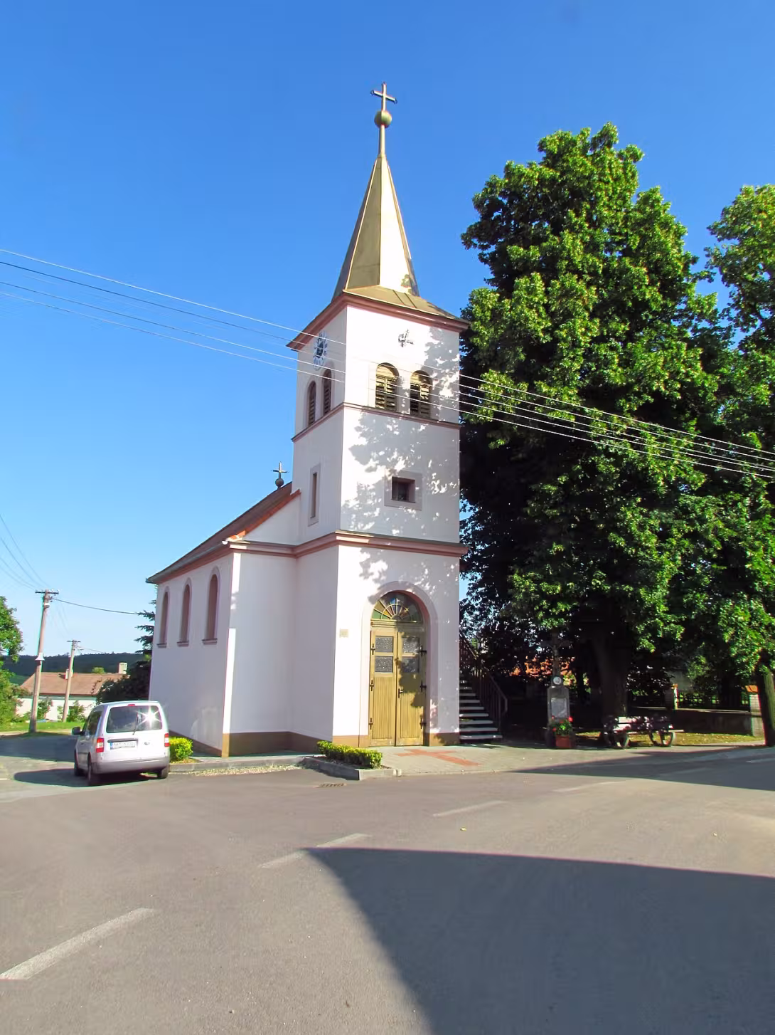 Dnešní pohled – kostel svatého Petra a Pavla (Přešovice)