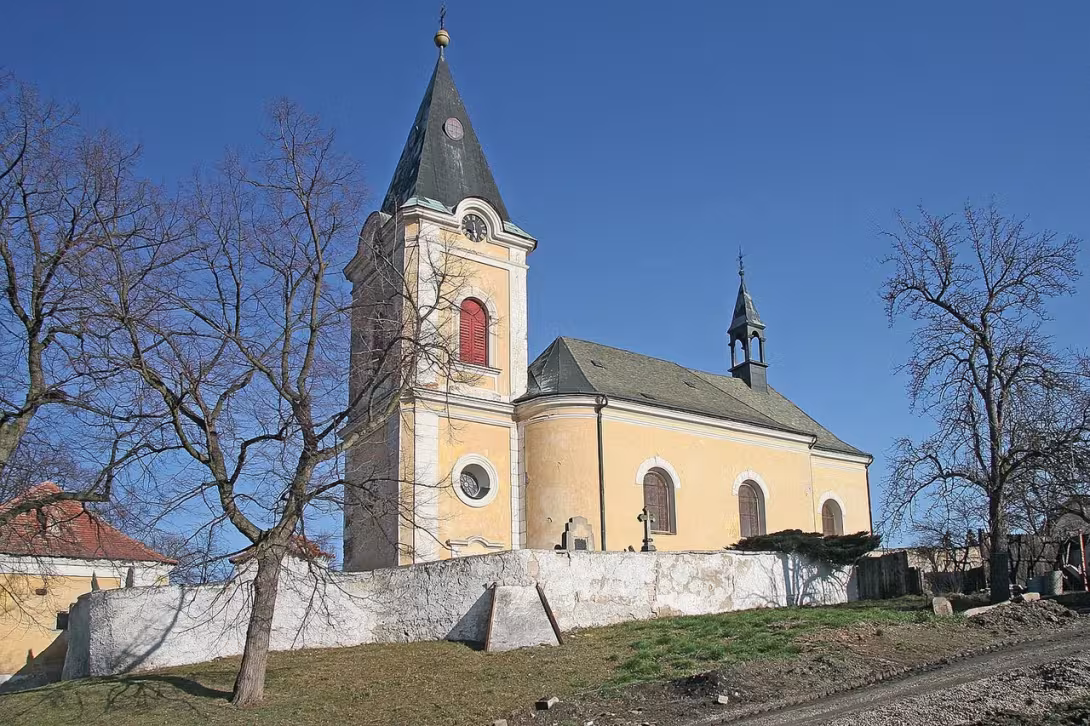 Dnešní pohled – kostel svatého Václava (Činěves)