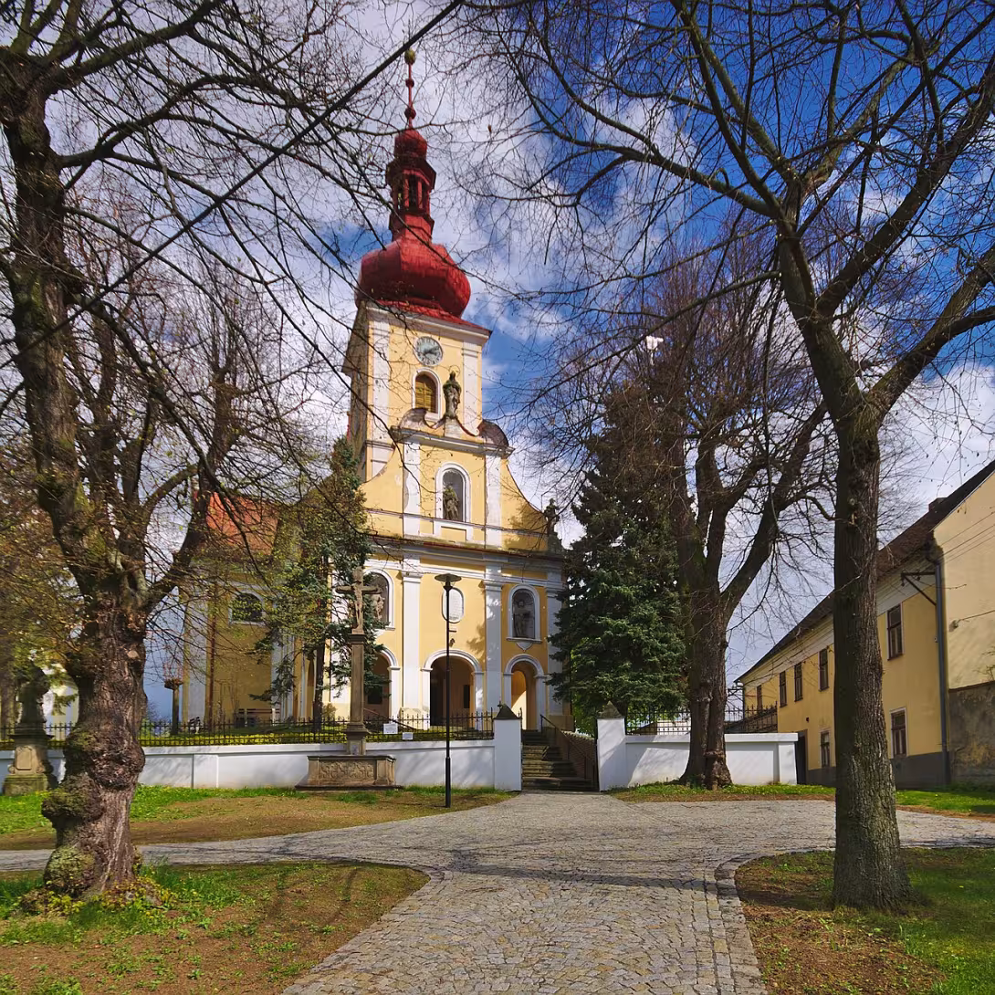 Dnešní pohled – kostel svatých Petra a Pavla (Tištín)