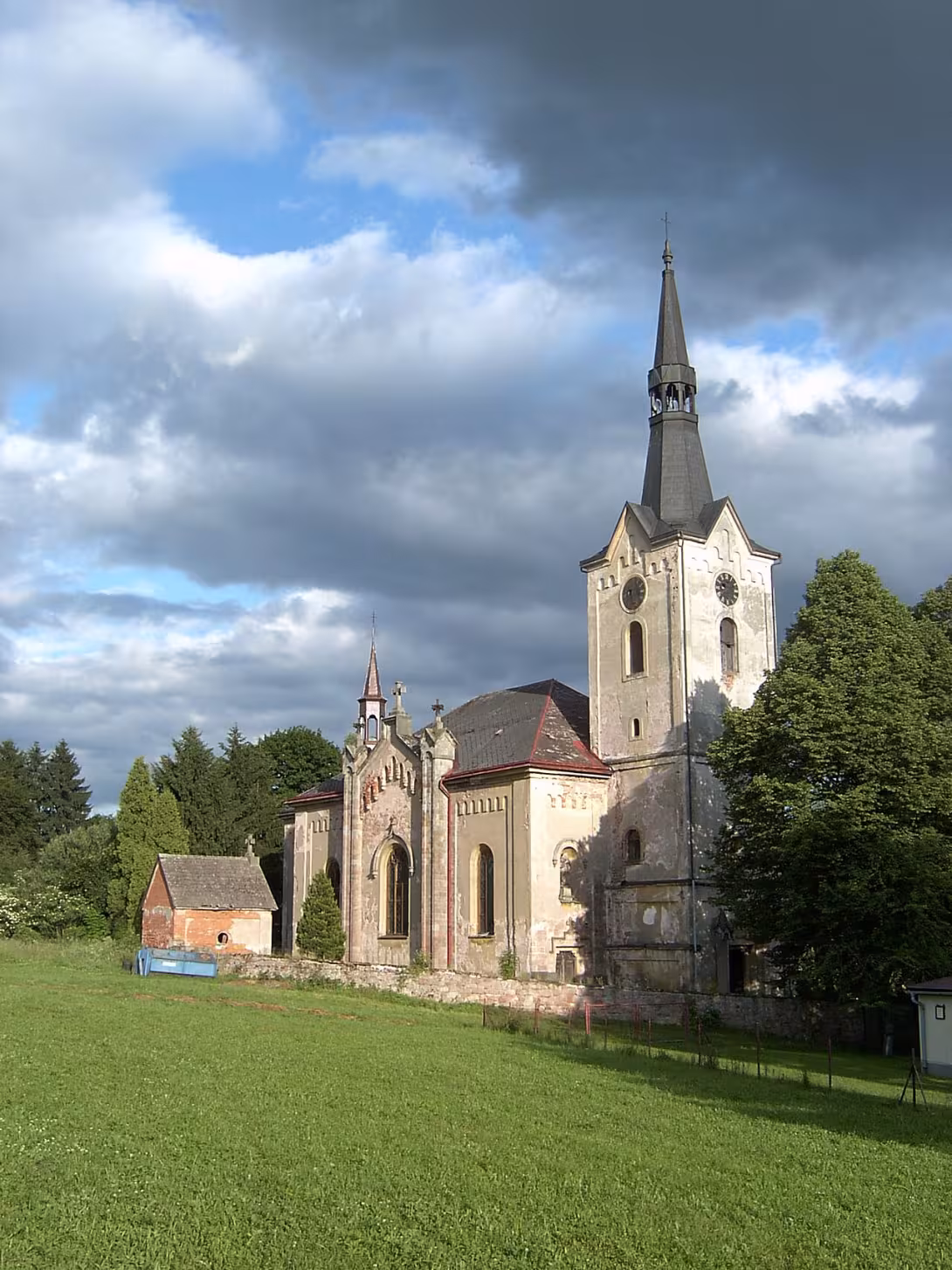 Dnešní pohled – kostel svatých Petra a Pavla (Chotěvice)