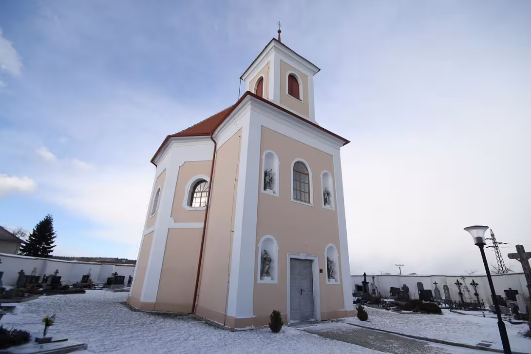 Dzisiejszy widok – kostel Čtrnácti svatých Pomocníků (Radkovice u Hrotovic)