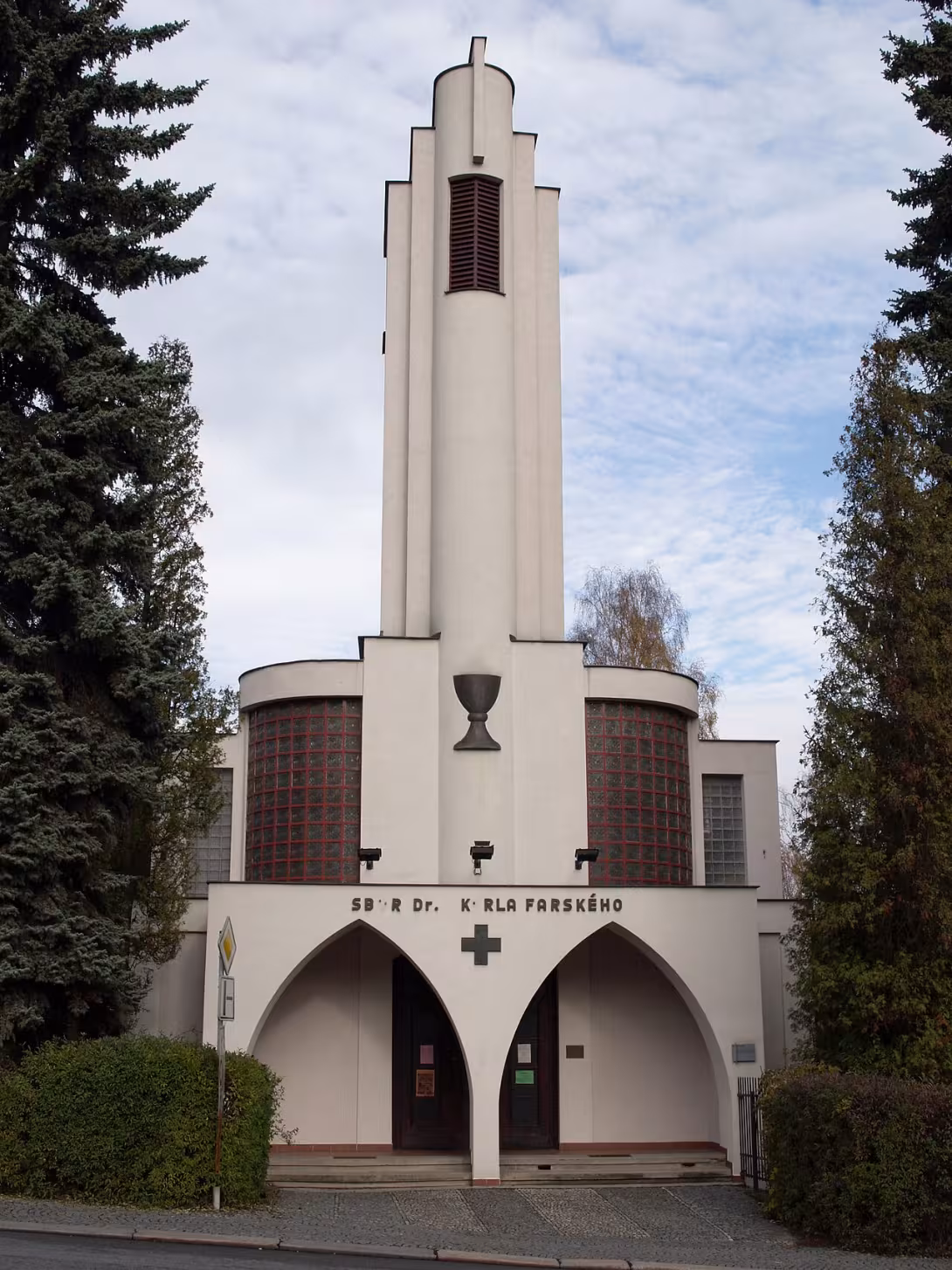 Dnešní pohled – sbor Dr. Karla Farského (Podmoklice)