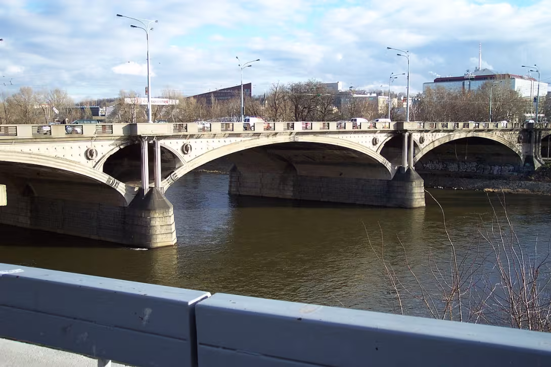 Dnešní pohled – Hlávkův most