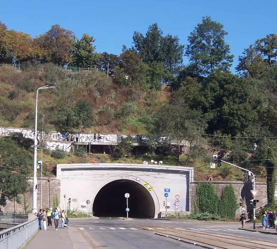 Dnešní pohled – Letenský tunel
