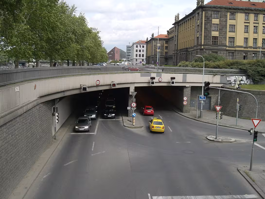 Dnešní pohled – Těšnovský tunel