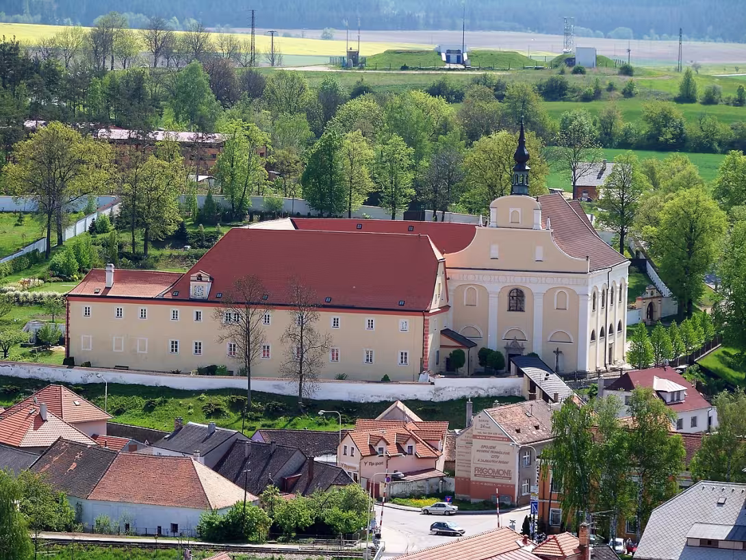 Dnešní pohled – klášter Bosých karmelitek (Dačice III)