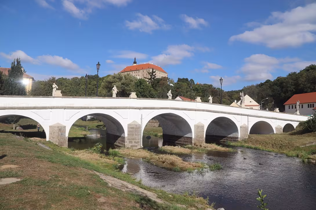 Dnešní pohled – barokní most v Náměšti nad Oslavou
