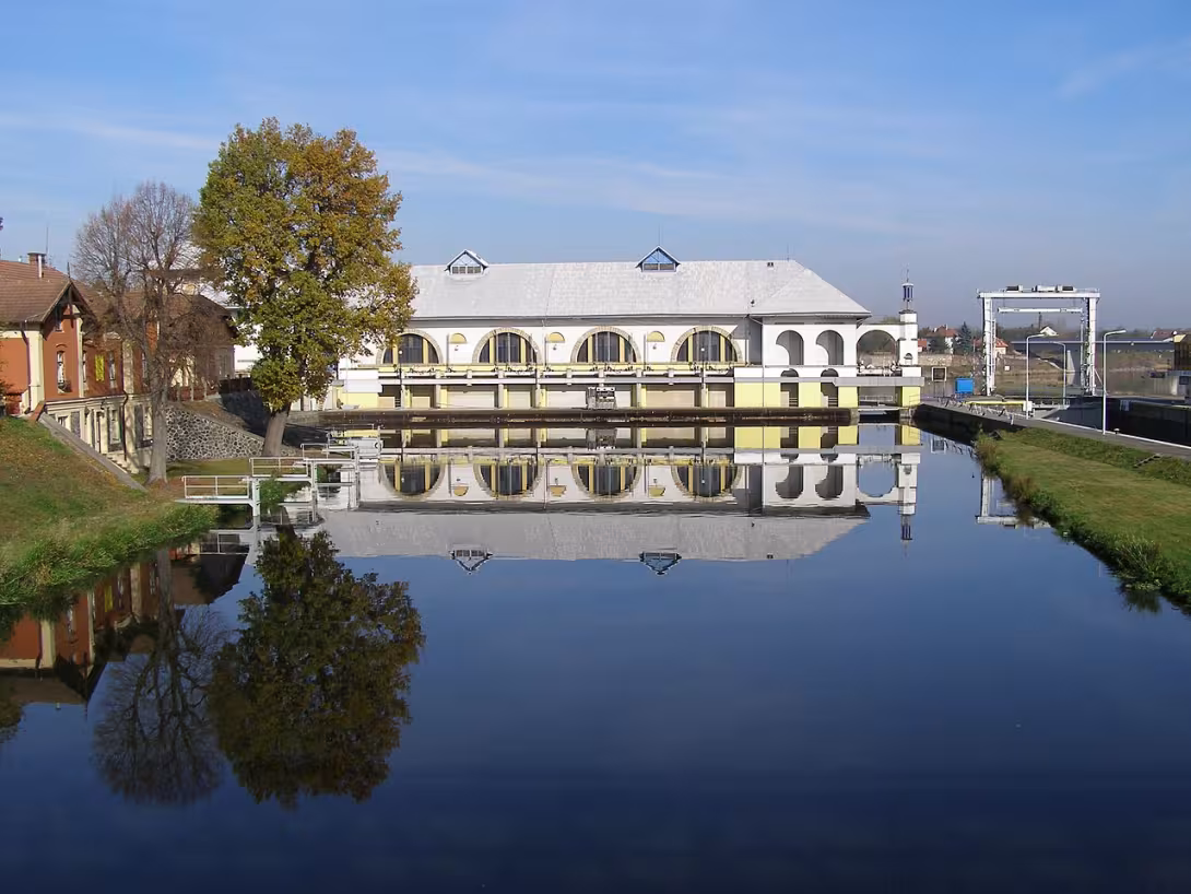 Dnešní pohled – jezový most a zdymadlo Miřejovice