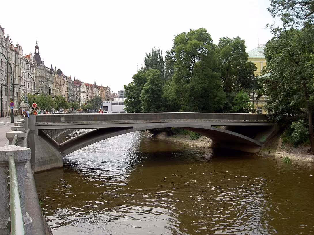 Dnešní pohled – most na Slovanský ostrov