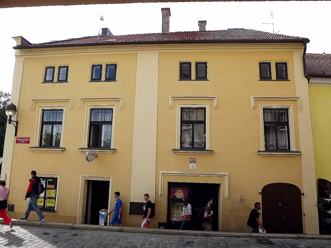 Biskupská 12