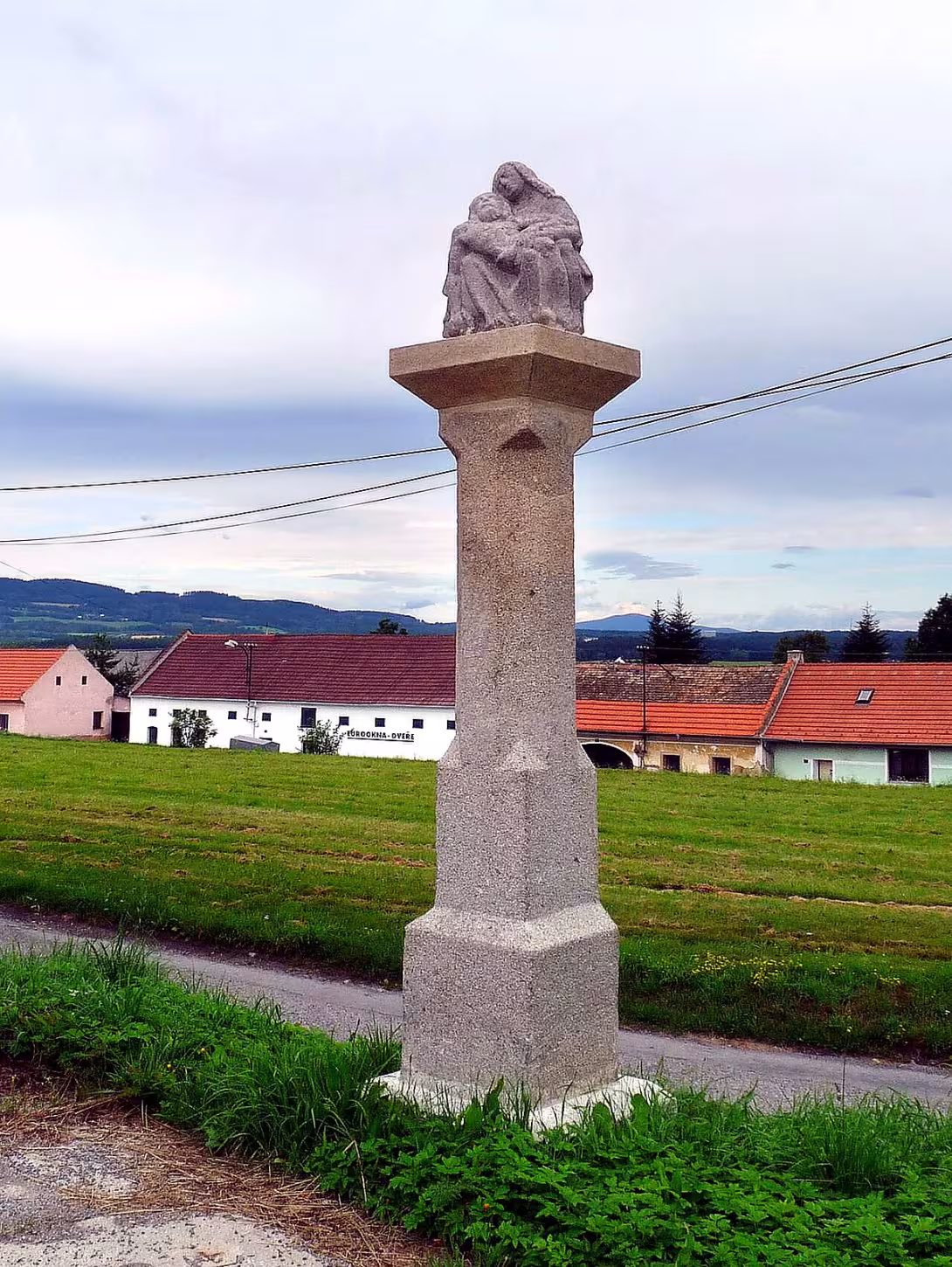 Boží muka se sousoším Piety